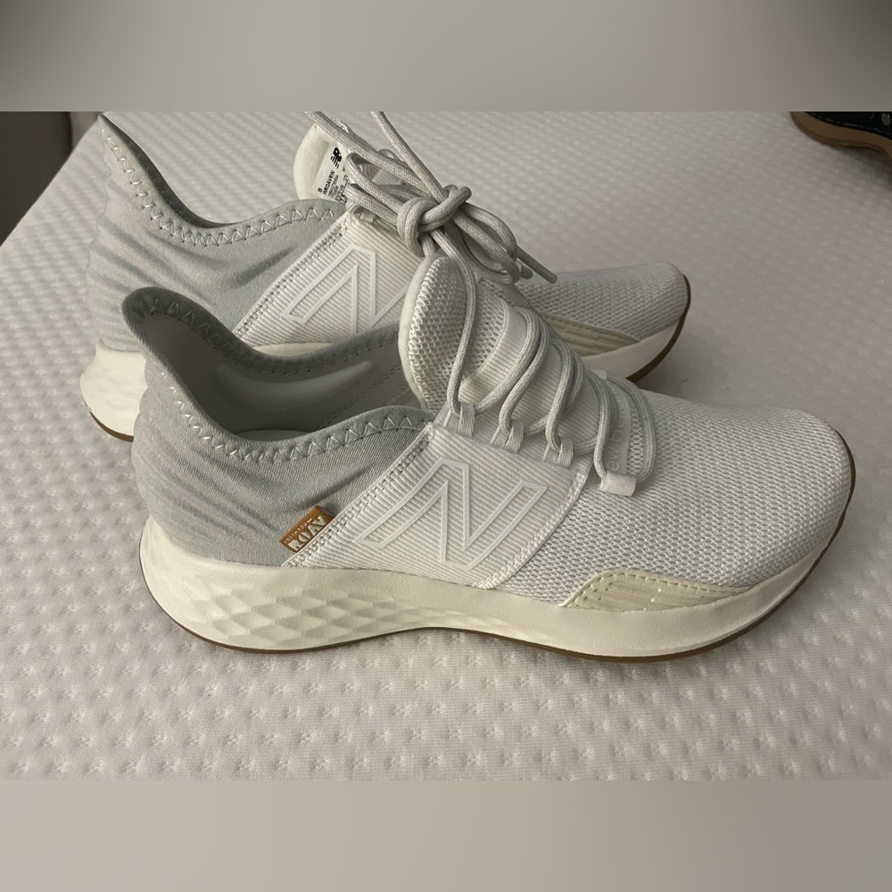 NEW - Women’s New Balance Fresh Foam ROAV Running Shoes